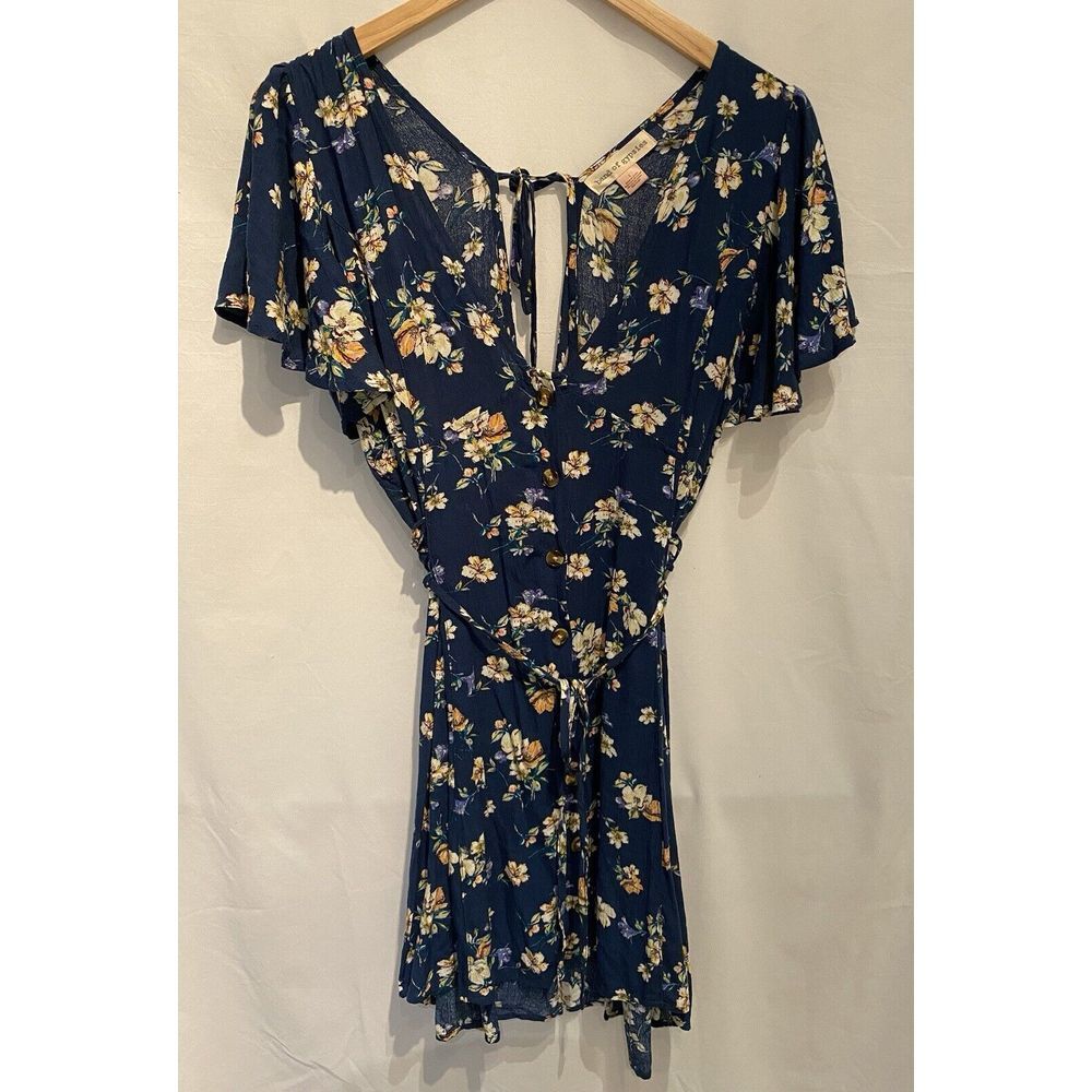 Band Of Gypsies‎ Smocked Floral Mini Dress Womens M Boho Coquette Cochella - Picture 3 of 3